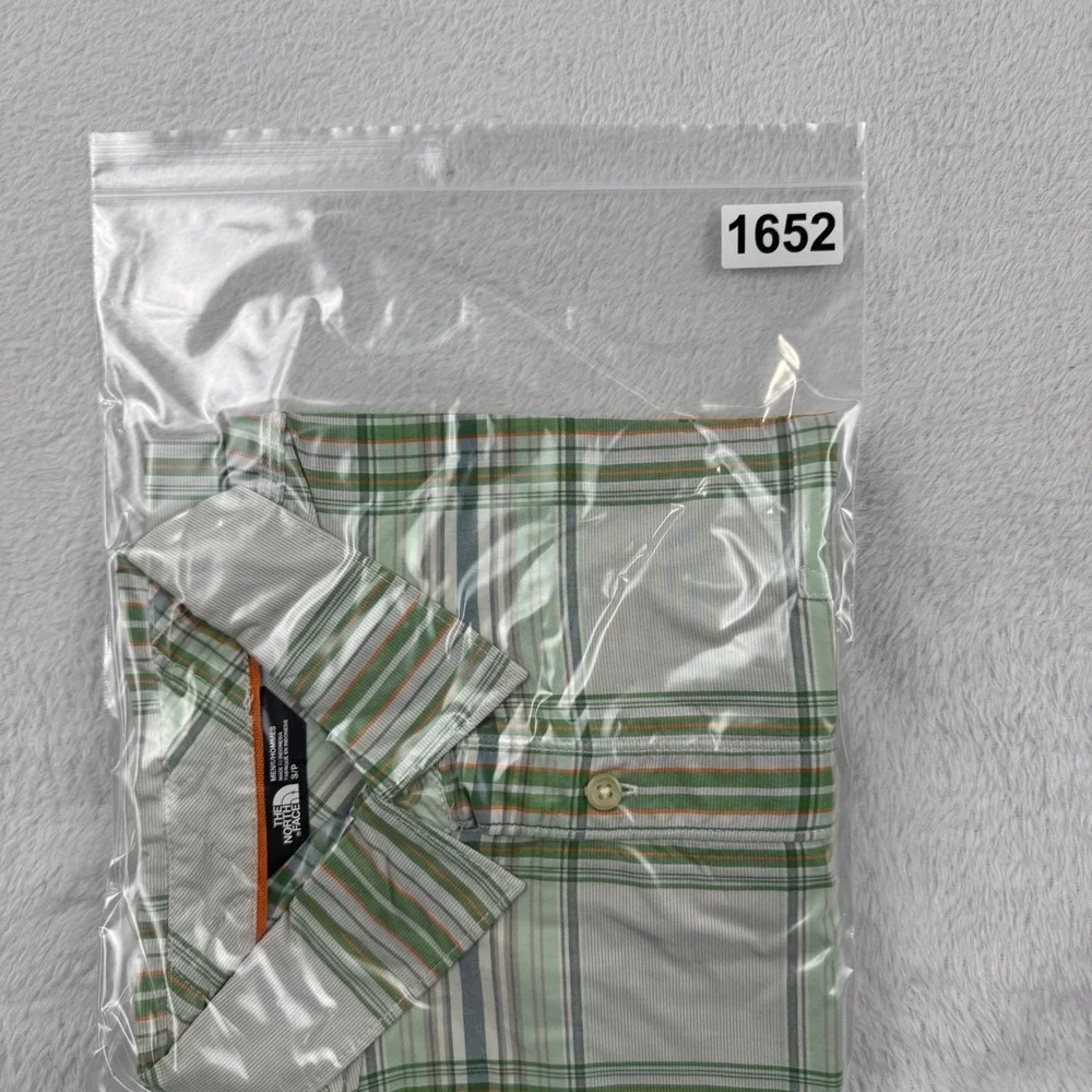 The North Face Plaid Button Up Shirt Mens Small Green Short Sleeve Hiking